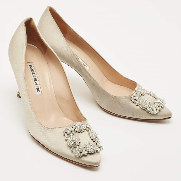 Pre Owned Manolo Blahnik Light Grey Satin Hangisi Crystal Embellished Pumps Size 39.5