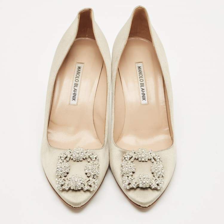 Pre Owned Manolo Blahnik Light Grey Satin Hangisi Crystal Embellished Pumps Size 39.5