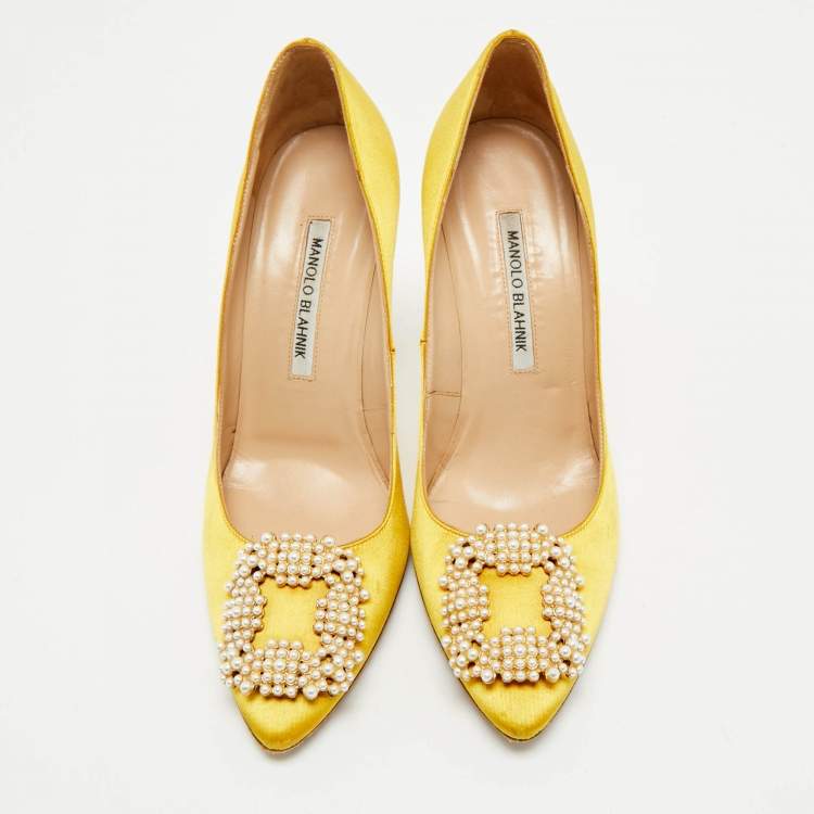 Pre Owned Manolo Blahnik Yellow Satin Hangisi Pumps Size 38