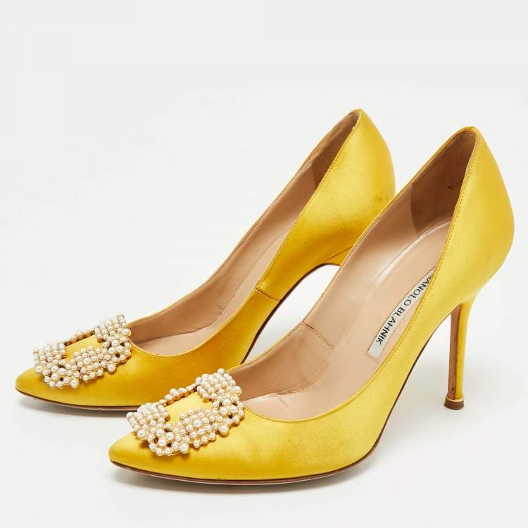 Pre Owned Manolo Blahnik Yellow Satin Hangisi Pumps Size 38
