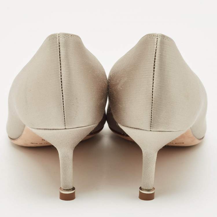 Pre Owned Manolo Blahnik Light Grey Satin Hangisi Crystal Embellished Pumps 37.5