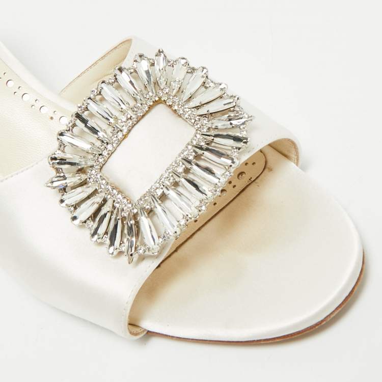 مملوكة مسبقًا Manolo Blahnik Off White Satin Laalita Mules Size 40