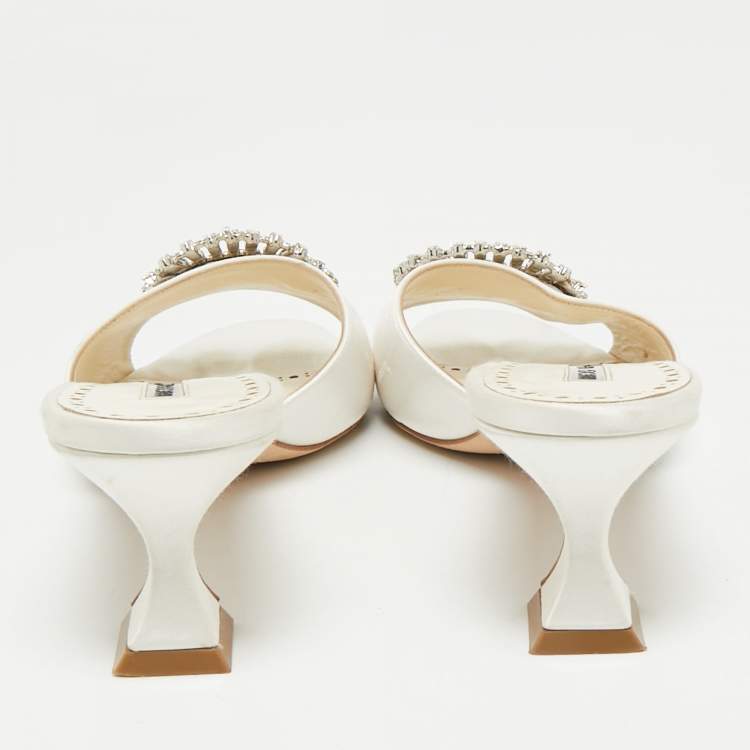 مملوكة مسبقًا Manolo Blahnik Off White Satin Laalita Mules Size 40