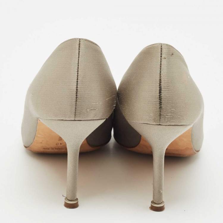 Pre Owned Manolo Blahnik Grey Satin Hangisi Pumps Size 40