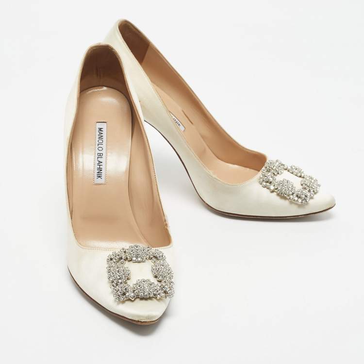 Pre Owned Manolo Blahnik Ivory Satin Hangisi Pumps Size 39.5