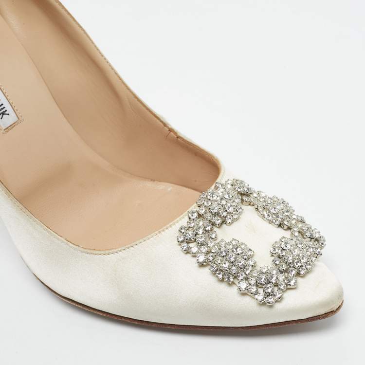 Pre Owned Manolo Blahnik Ivory Satin Hangisi Pumps Size 39.5