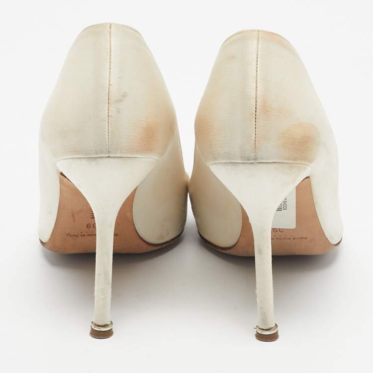 Pre Owned Manolo Blahnik Ivory Satin Hangisi Pumps Size 39.5
