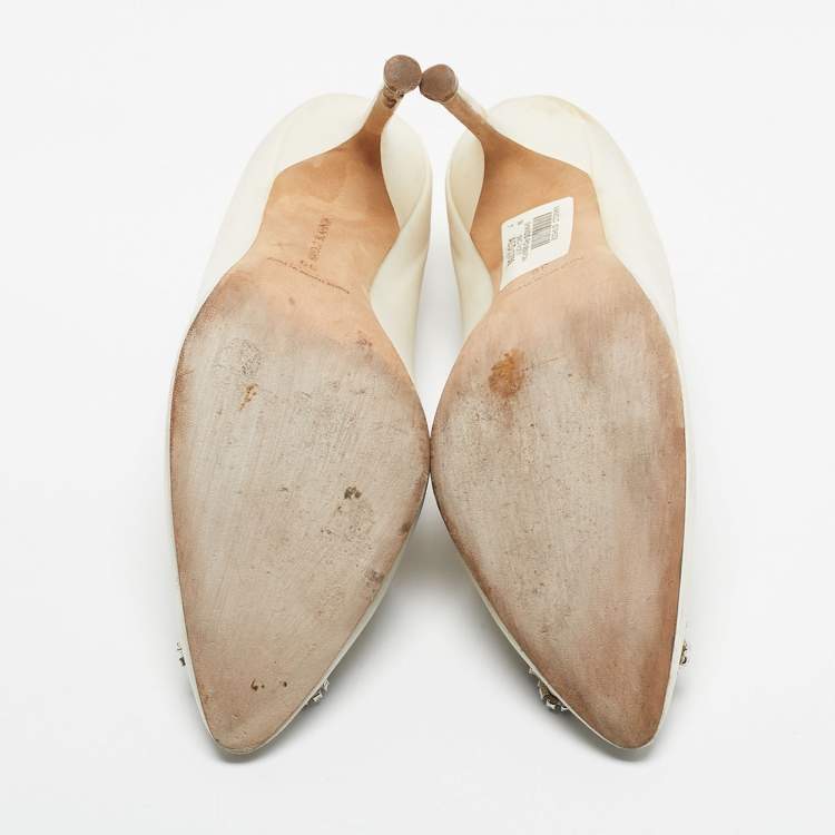 Pre Owned Manolo Blahnik Ivory Satin Hangisi Pumps Size 39.5