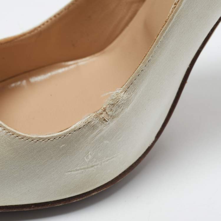Pre Owned Manolo Blahnik Ivory Satin Hangisi Pumps Size 39.5