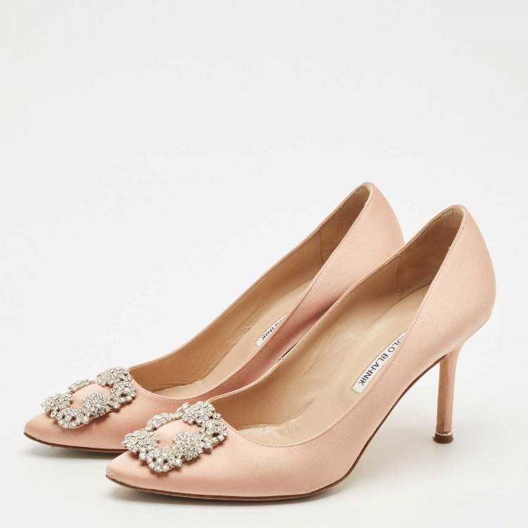 Pre Owned Manolo Blahnik Peach Satin Hangisi Pumps Size 39