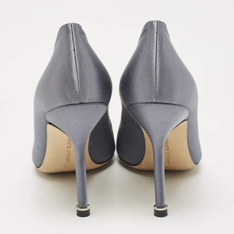 Pre Owned Manolo Blahnik Grey Satin Hangisi Pumps Size 35