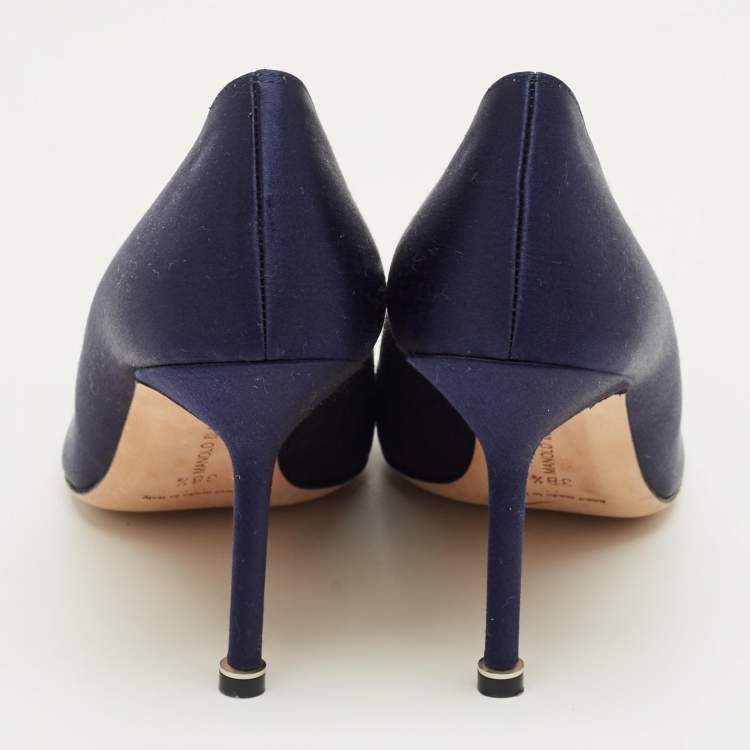 Pre Owned Manolo Blahnik Navy Blue Satin Hangisi Crystal Embellished Pumps Size 38.5