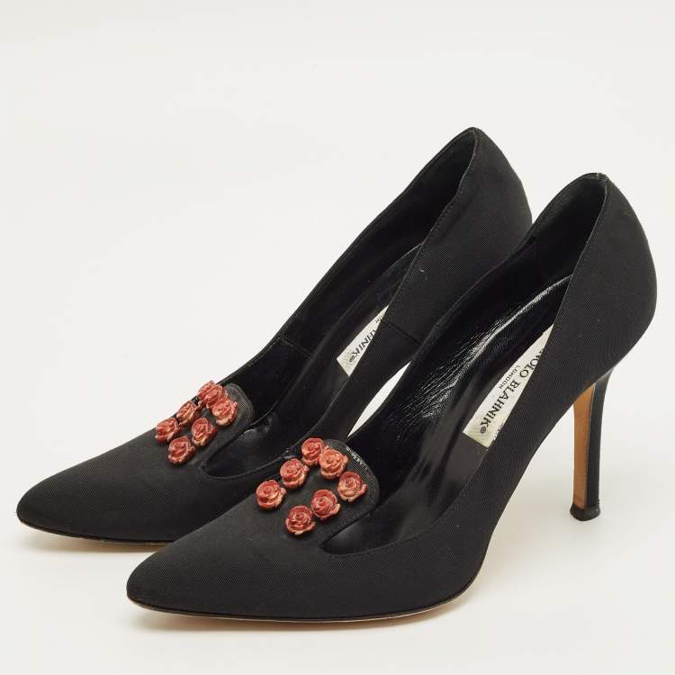 Pre Owned Manolo Blahnik Size 39 Black Canvas Rose Embellished Pumps