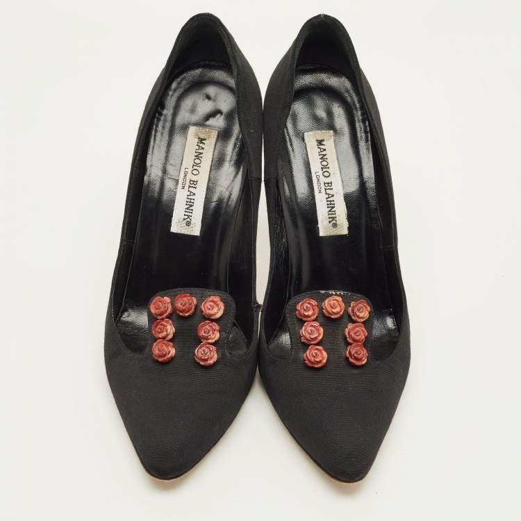 Pre Owned Manolo Blahnik Size 39 Black Canvas Rose Embellished Pumps