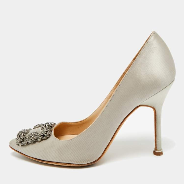 Pre Owned Manolo Blahnik Hangisi Size 37 Grey Satin Pumps