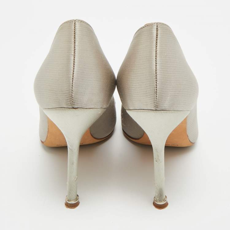 Pre Owned Manolo Blahnik Hangisi Size 37 Grey Satin Pumps