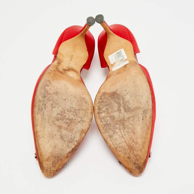 مملوكة مسبقًا Manolo Blahnik Hangisi Size 37.5 Red Satin D'orsay Pumps