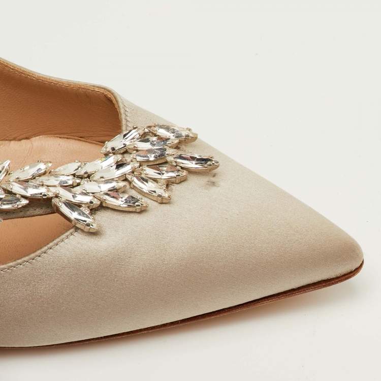 مملوكة مسبقًا Manolo Blahnik Nadira Size 37 Light Grey Satin Crystal Embellished Pumps