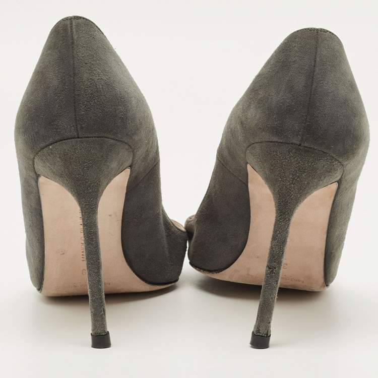 Pre Owned Manolo Blahnik Bipunta Size 39 Grey Patent Leather and Suede Pumps