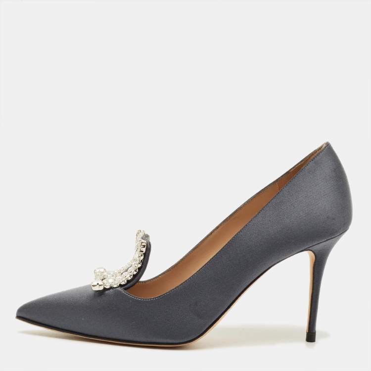 مملوكة مسبقًا Manolo Blahnik Borlak Size 37.5 Grey Satin Pumps
