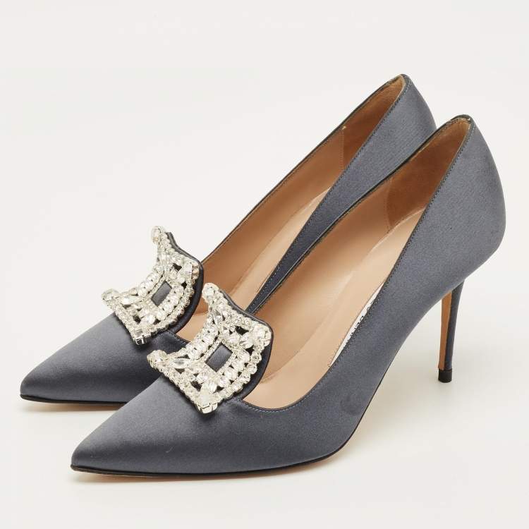مملوكة مسبقًا Manolo Blahnik Borlak Size 37.5 Grey Satin Pumps