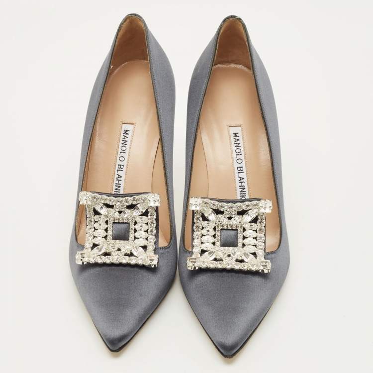 مملوكة مسبقًا Manolo Blahnik Borlak Size 37.5 Grey Satin Pumps