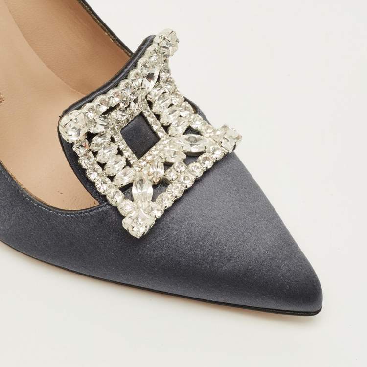 مملوكة مسبقًا Manolo Blahnik Borlak Size 37.5 Grey Satin Pumps