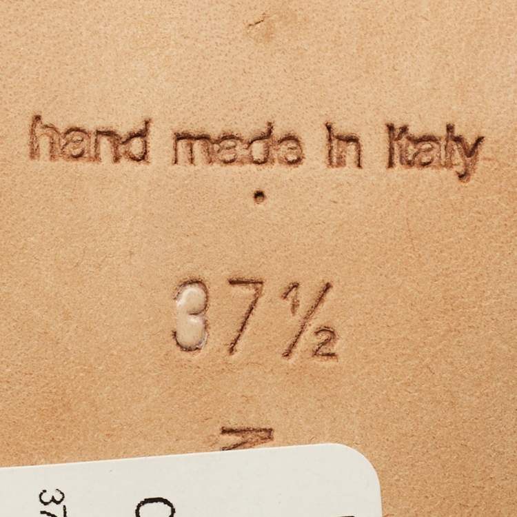 مملوكة مسبقًا Manolo Blahnik Borlak Size 37.5 Grey Satin Pumps