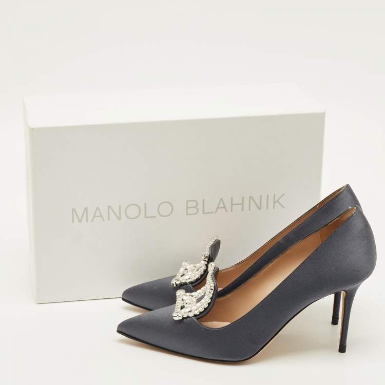 مملوكة مسبقًا Manolo Blahnik Borlak Size 37.5 Grey Satin Pumps