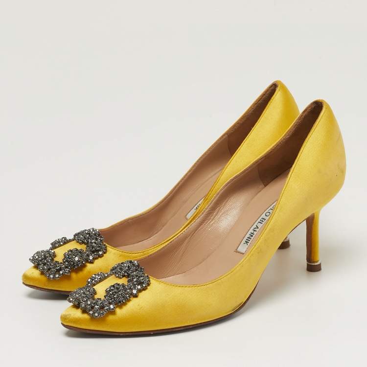 Pre Owned Manolo Blahnik Hangisi Size 35.5 Yellow Satin Pumps