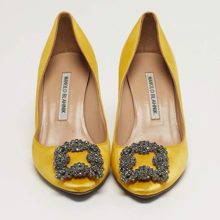 Pre Owned Manolo Blahnik Hangisi Size 35.5 Yellow Satin Pumps