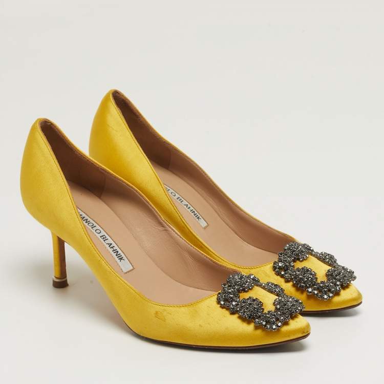 Pre Owned Manolo Blahnik Hangisi Size 35.5 Yellow Satin Pumps