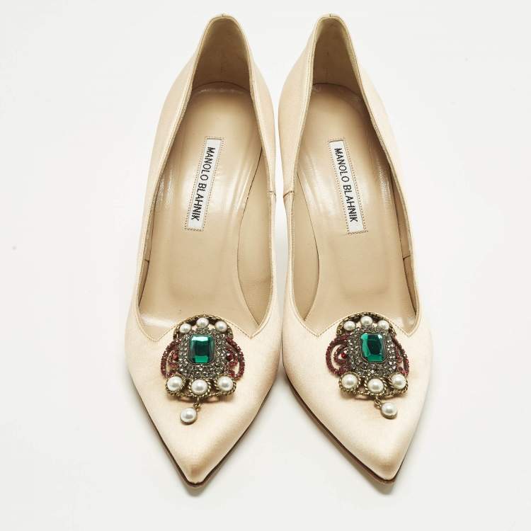 Pre Owned Manolo Blahnik Size 40.5 Beige Satin Pearl Embellished Pumps