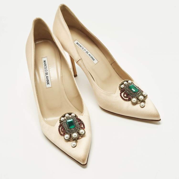 Pre Owned Manolo Blahnik Size 40.5 Beige Satin Pearl Embellished Pumps