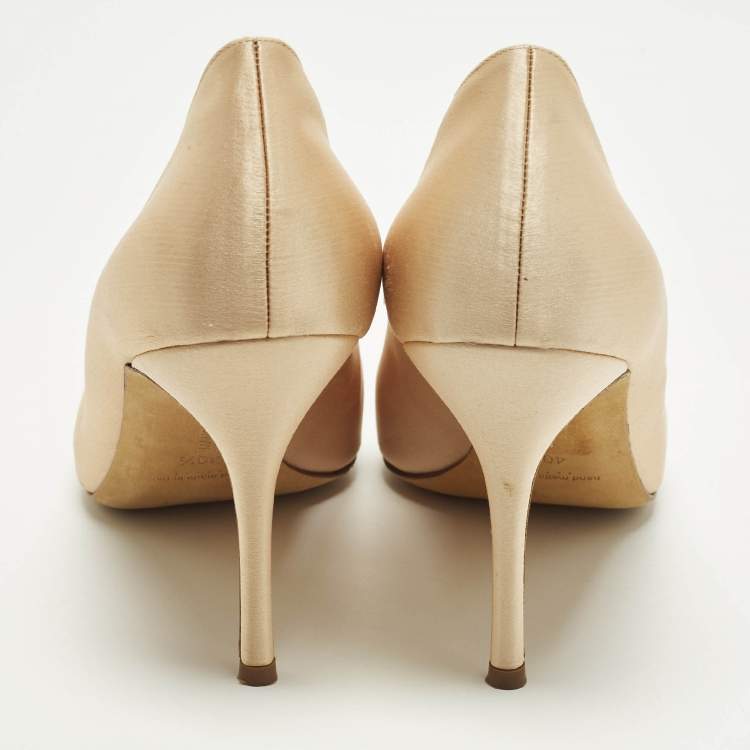Pre Owned Manolo Blahnik Size 40.5 Beige Satin Pearl Embellished Pumps
