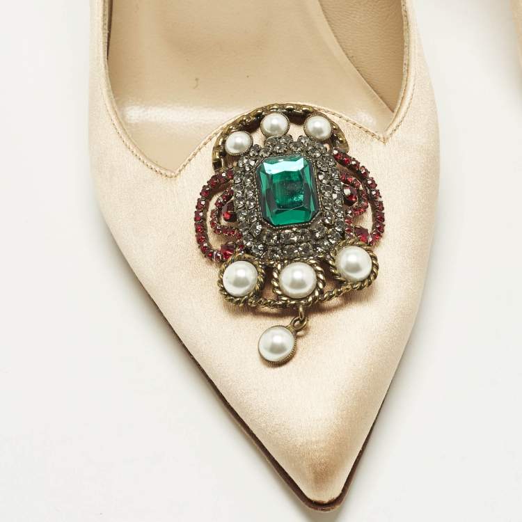 Pre Owned Manolo Blahnik Size 40.5 Beige Satin Pearl Embellished Pumps