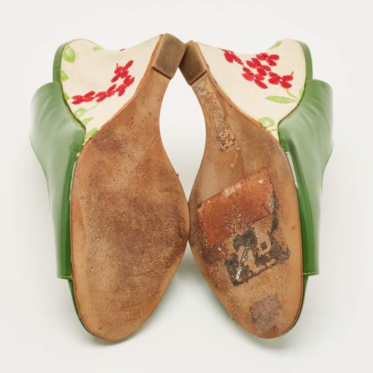 Pre Owned Manolo Blahnik Size 36.5 Green Patent Leather Wedge Sandals