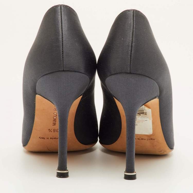 مملوكة مسبقًا Manolo Blahnik Hangisi Size 36.5 Dark Grey Satin Crystal Embellished Pumps