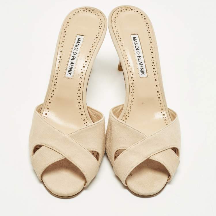 مملوكة مسبقًا Manolo Blahnik Mumbimu Size 39 Beige Suede Slide Sandals