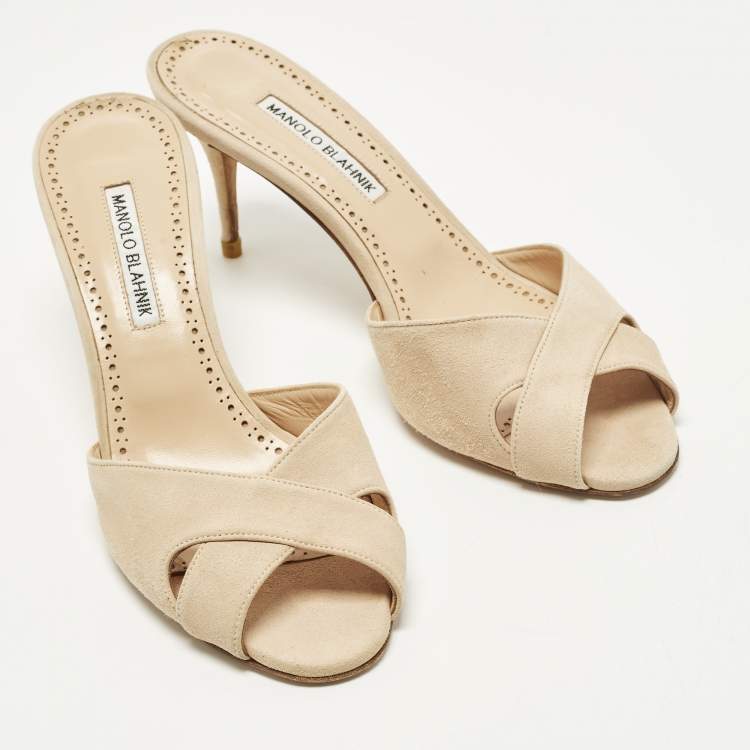 مملوكة مسبقًا Manolo Blahnik Mumbimu Size 39 Beige Suede Slide Sandals