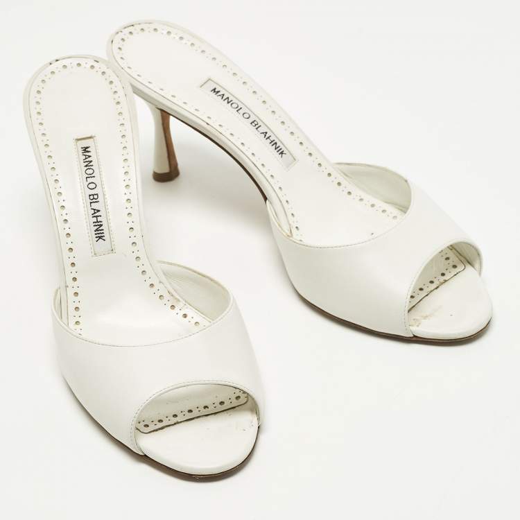 Pre Owned Manolo Blahnik Jadarona Size 39 White Leather Slide Sandals