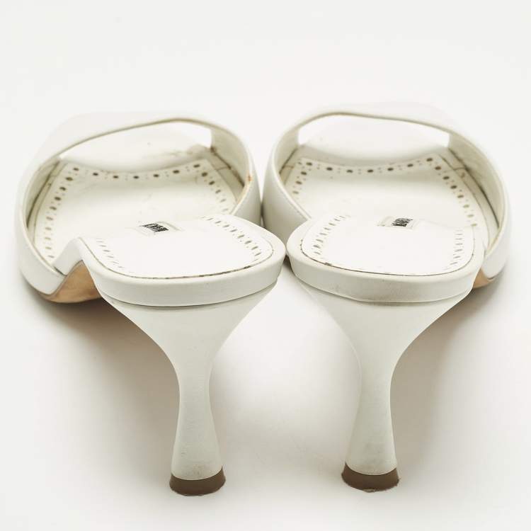 Pre Owned Manolo Blahnik Jadarona Size 39 White Leather Slide Sandals