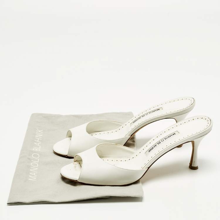 Pre Owned Manolo Blahnik Jadarona Size 39 White Leather Slide Sandals