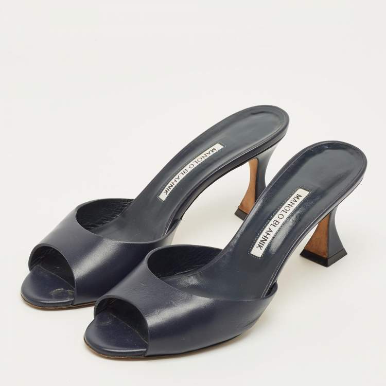 Pre Owned Manolo Blahnik Jadarona Size 39 Navy Blue Leather Mules