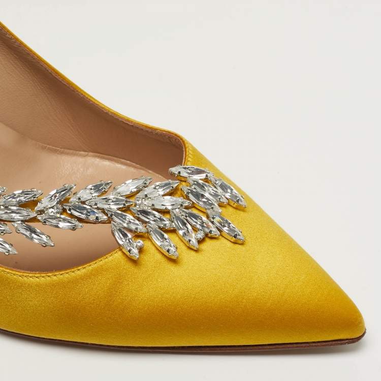 مملوكة مسبقًا Manolo Blahnik Nadira Size 38.5 Yellow Satin Jewel Embellished Pointed Toe Pumps