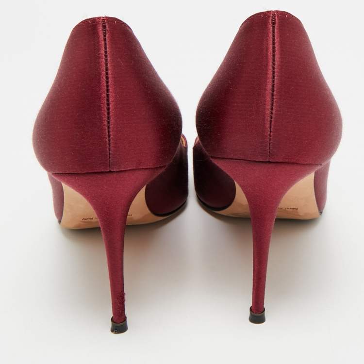 Pre Owned Manolo Blahnik Borlak Size 38.5 Burgundy Satin Crystal Embellished Pointed Toe Pumps