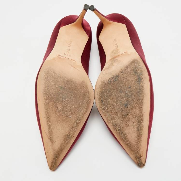 Pre Owned Manolo Blahnik Borlak Size 38.5 Burgundy Satin Crystal Embellished Pointed Toe Pumps