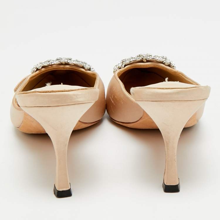 Pre Owned Manolo Blahnik Maysale Size 38 Beige Satin Mules