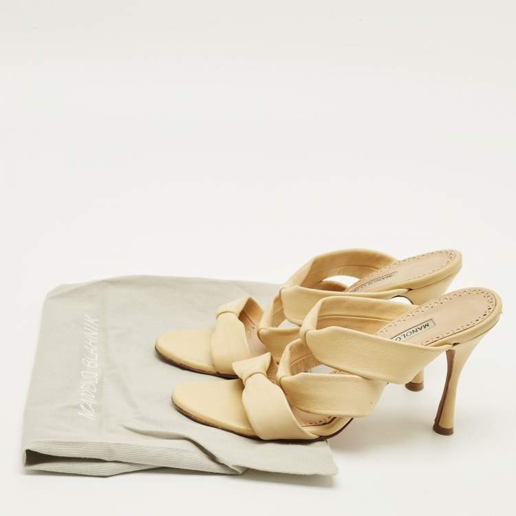 Pre Owned Manolo Blahnik Size 37 Cream Leather Slide Sandals