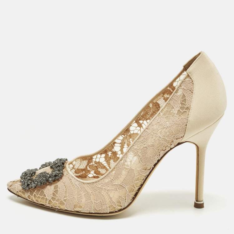 Pre Owned Manolo Blahnik Hangisi Size 39.5 Beige Lace and Satin Pumps